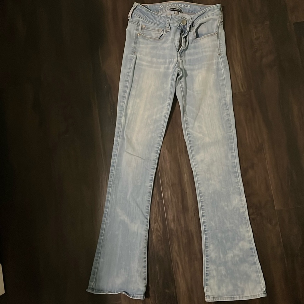 Like new excellent condition size 4 American Eagle Jeans!